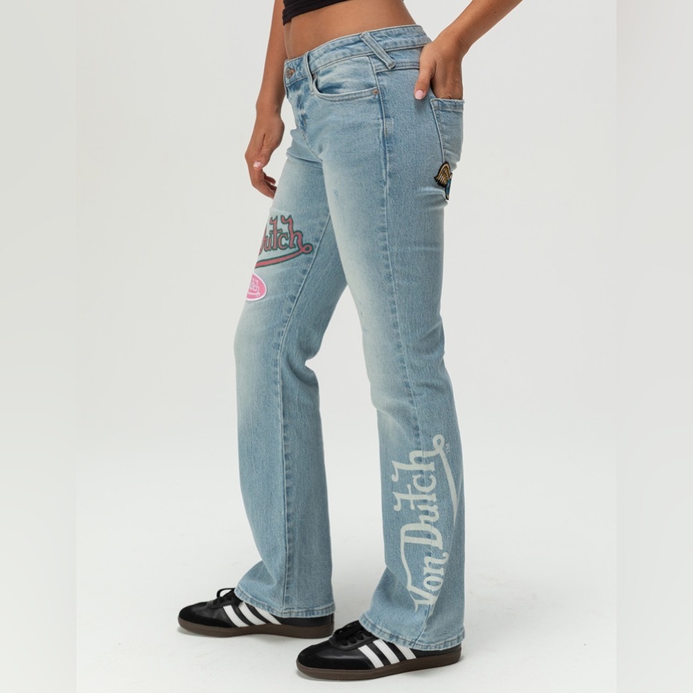 *NWT* VON DUTCH Low Rise Bootcut Patch Embroidered Jeans Light Wash